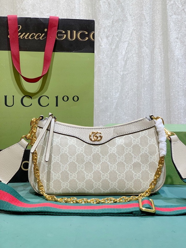 Gucci Handbags 913